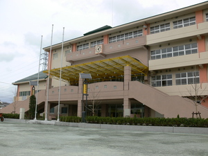 さいたま市立辻南小学校特別教室棟新築(電気設備)工事の施工