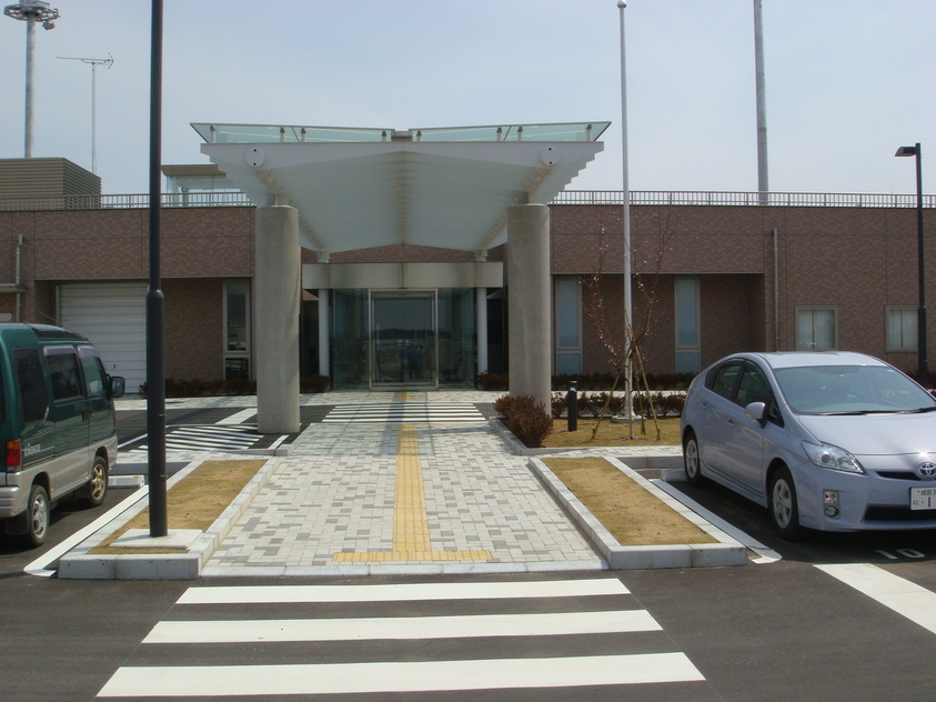 百里空港事務所庁舎電気設備工事の施工