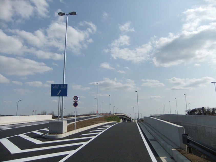 H21上尾道路(宮前地区)照明設備設置工事の施工