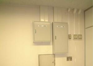 公共事業情報システムサーバー室設置工事の施工