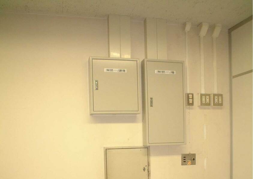 公共事業情報システムサーバー室設置工事の施工